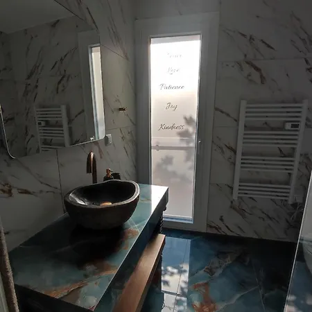 Royalty King Apartamento Cavala